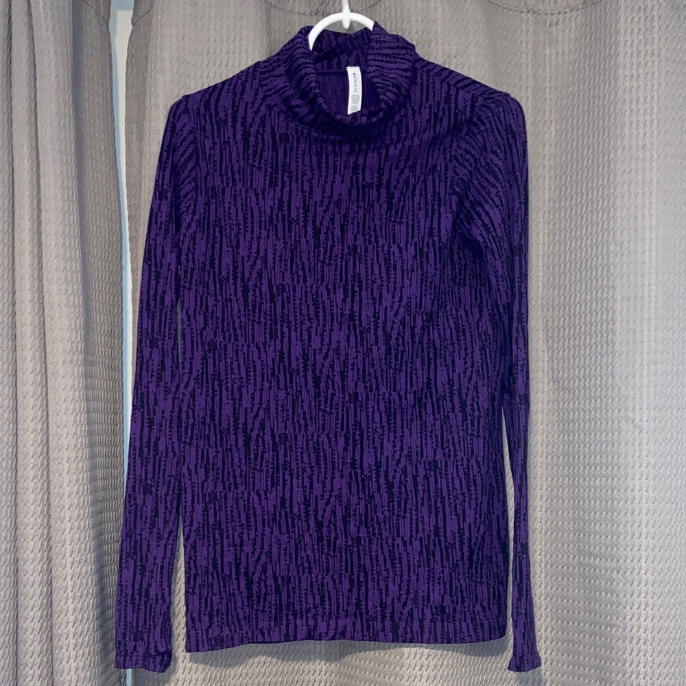 Athleta beautiful purple & black long sleeve turtleneck size medium